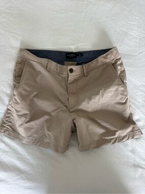 Club Monaco Men's Beige Flat-Front Chino Shorts